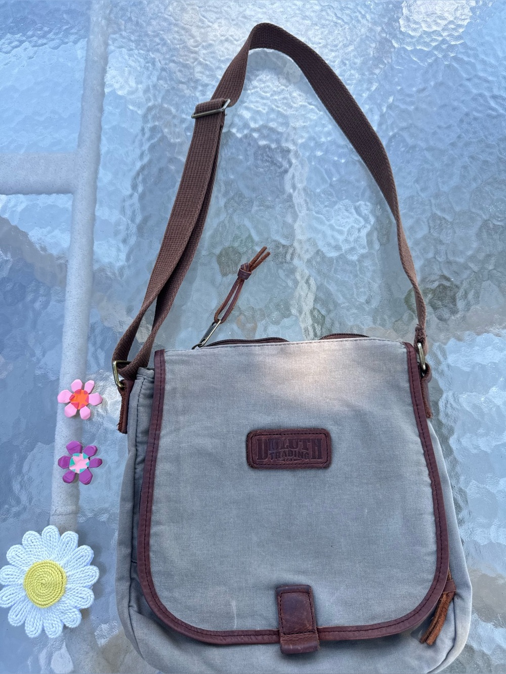 🎒 Duluth Trading Co Gray Canvas Crossbody Messenger Bag Leather Trim 🎒🪵